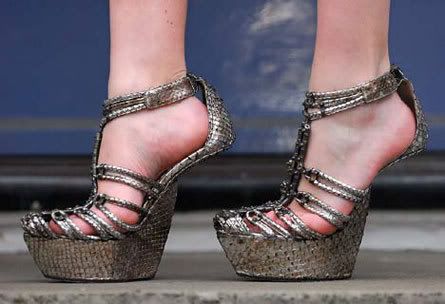 003shoesDM_468x320.jpg