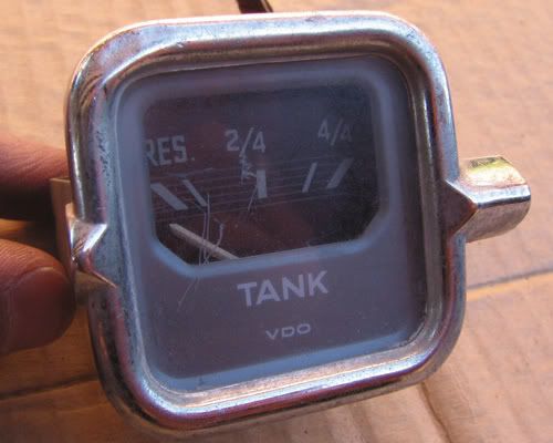 http://i69.photobucket.com/albums/i47/Endoism/selling/fuelGauge01.jpg