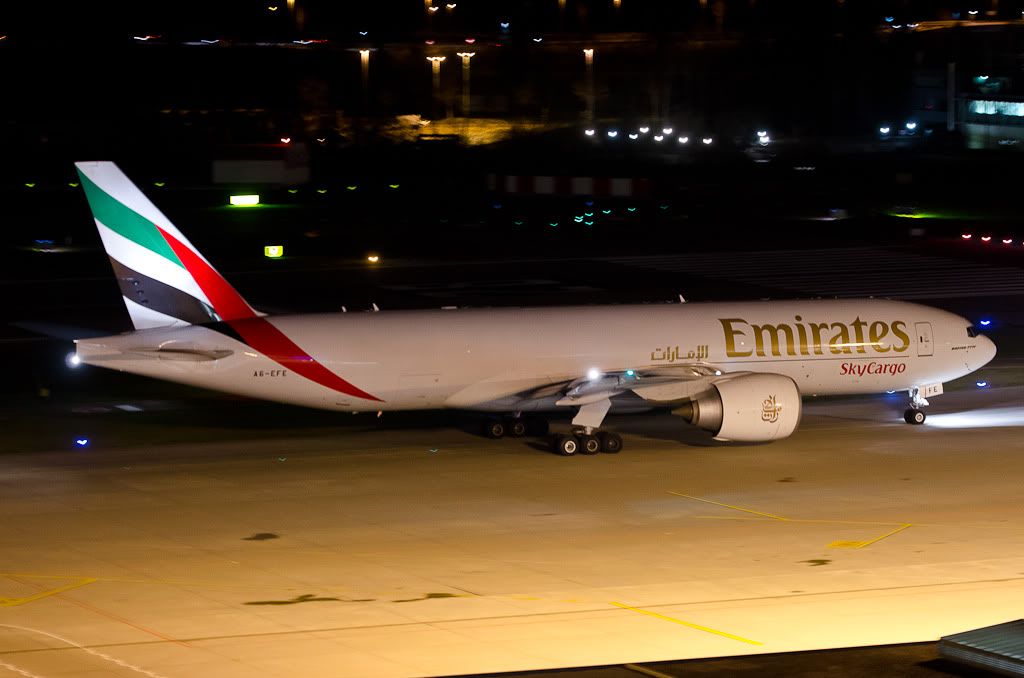EmiratesSkyCargo_A6-EFE_29_12_11-2.jpg