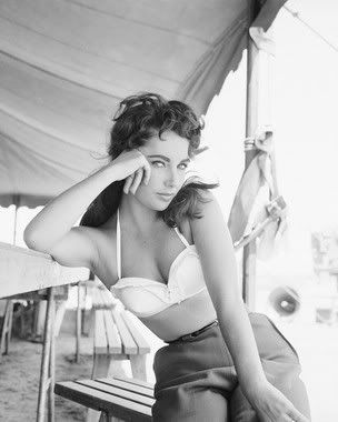 elizabeth-taylor-celebrity-photo-1.jpg