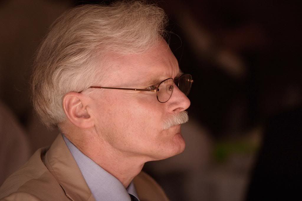 IMAGE: http://i69.photobucket.com/albums/i61/rsamos/Naomi-n-Dan/ND_0140.jpg