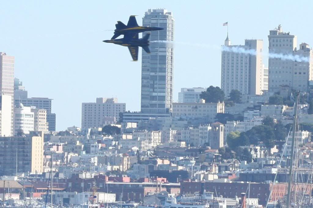 IMAGE: http://i69.photobucket.com/albums/i74/78879/Fleet%20Week%202008/2008FleetWeek9.jpg
