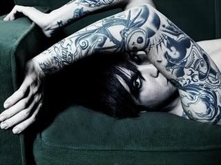 <img:http://i69.photobucket.com/albums/i75/gdfan2007/pete%20wentz/Peter_Wentz_unknown_photoshoot_2--l.jpg>