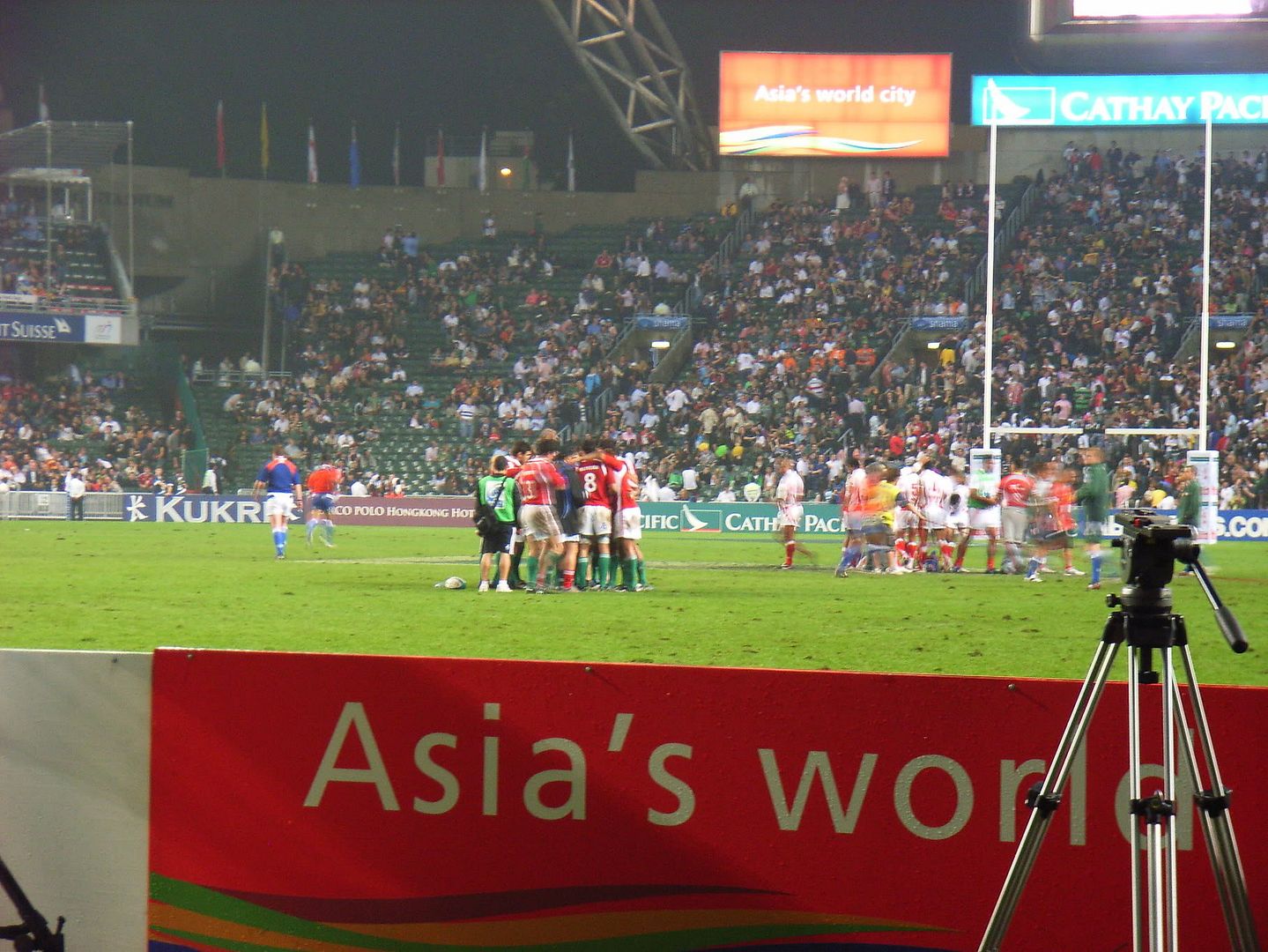 Rugby 7 team huddle